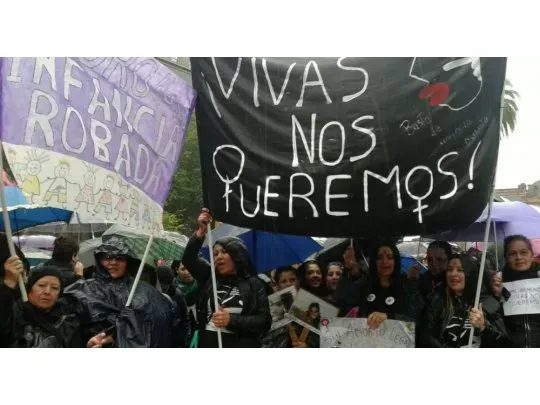 multitudinaria-marcha-contra-la-violencia-genero-y-los-femicidios-foto-7