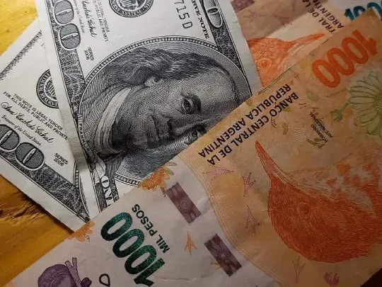pesos-dolaresjpg