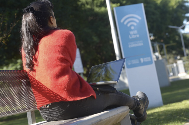 Plaza-con-Wi-Fi-en-Villa-Maria2