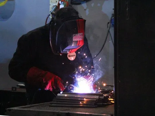 fabrica-neba-industria-capacidad-instalada-trabajador-ganancias-metalurgico-trabajo-salario-asalariado-pyme
