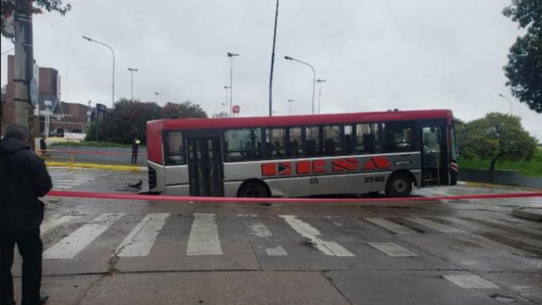 colectivo-hundido-villa-cabrera-municipalidad-cordoba