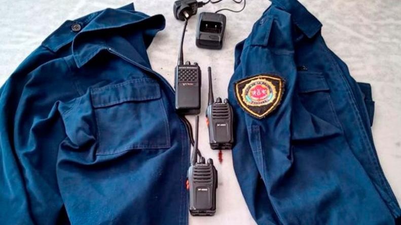 policia-detenido-uniforme-robos