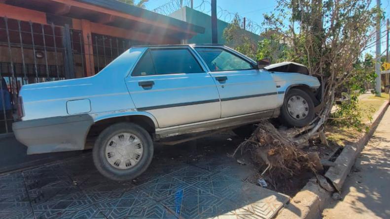 robo-auto-choque-barrio-san-vicente-cordoba (2)