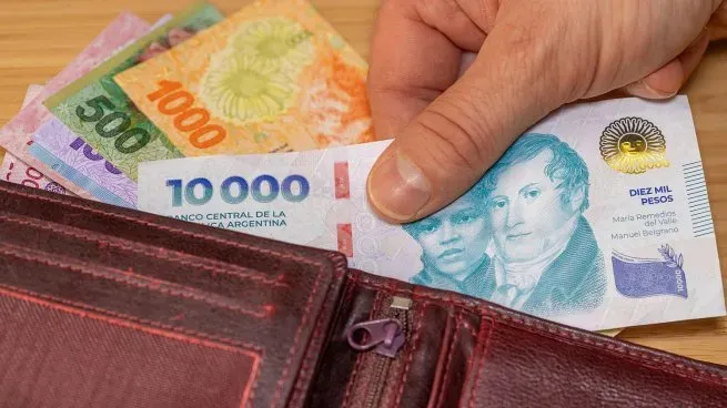 pesos-salarios-inflacion-paritarias