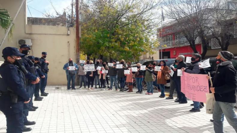 piden-liberacion-ayelen-fernandez-acusada-matar-padre-villa-maria-1