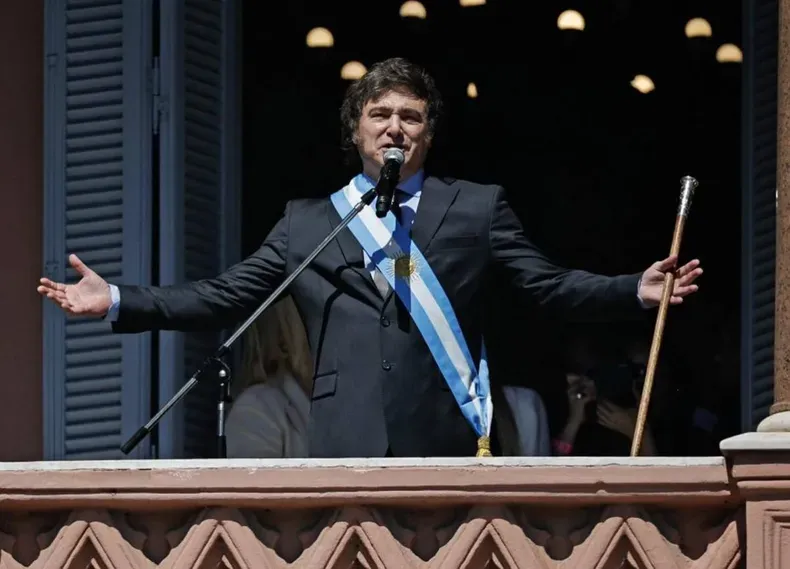 mileiargentinajurapresidente_6226883_20231210140754jpg