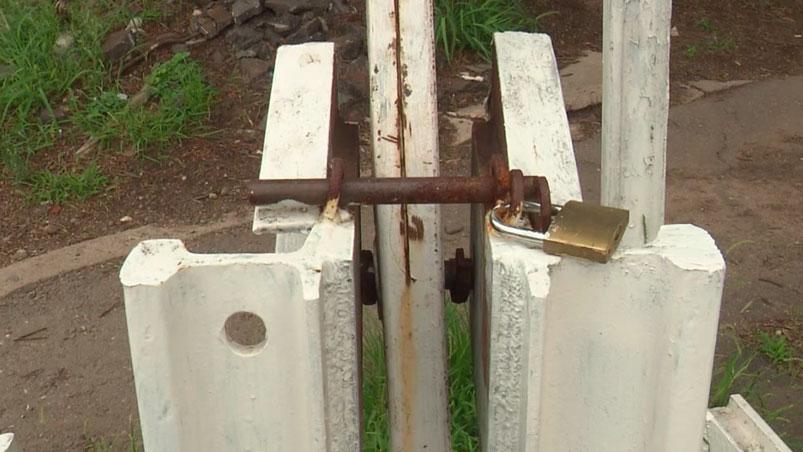 barreras-tren-con-candados
