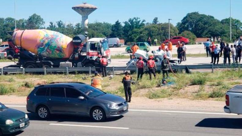 accidente-avenida-circunvalacion-camion-aplasto-auto