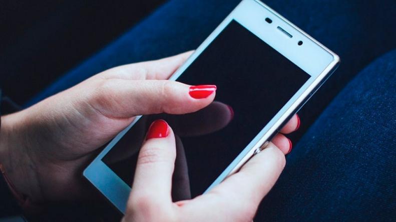 reviso-celular-abuso-hija-cordoba
