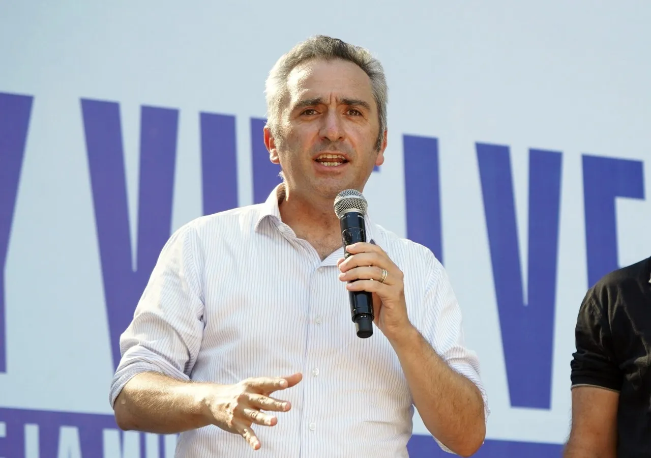 Andres-Larroque-1203-b