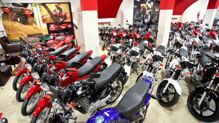 MOTOS