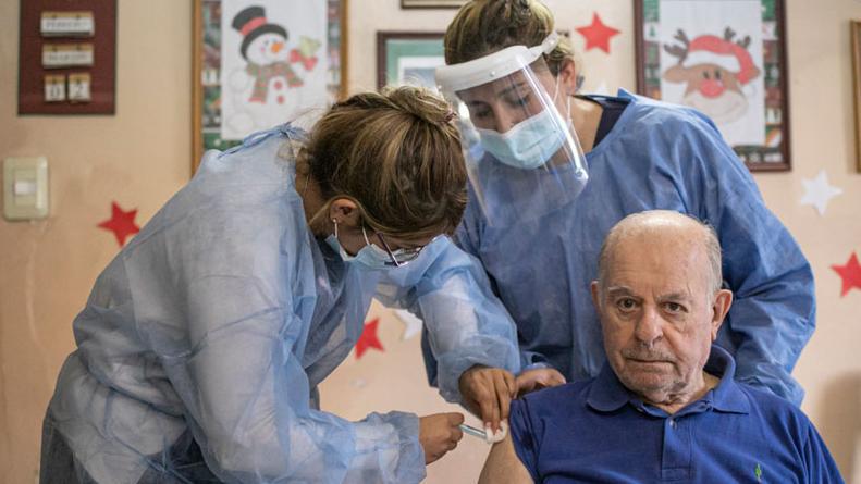 vacunacion-cordoba-adultos-mayores-70