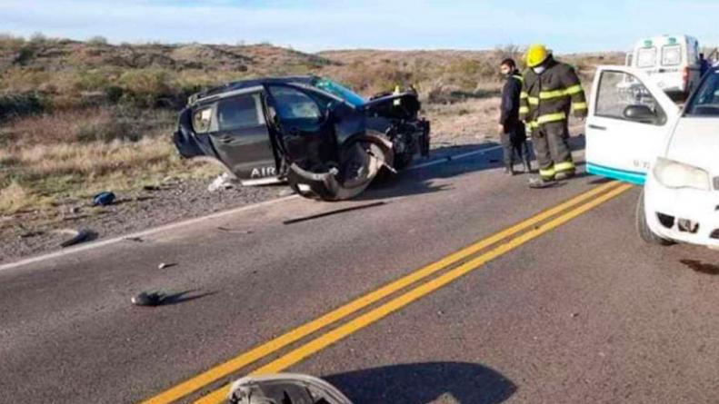 La-camioneta-que-impactó-contra-un-camión-terminó-destruida