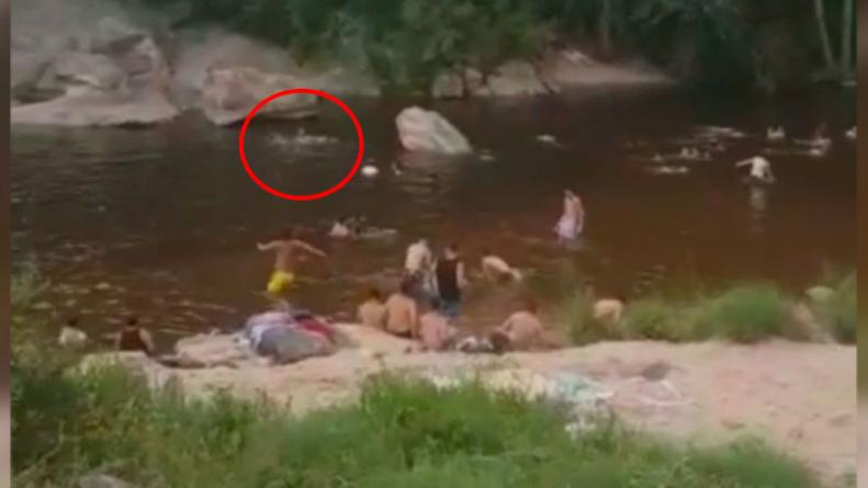 rescataron-abuelo-nieto-balneario-el-fantasio-rio-san-antonio