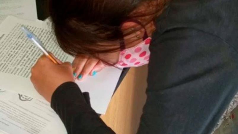 menor-detenida-barbijo-santiago-del-estero-1