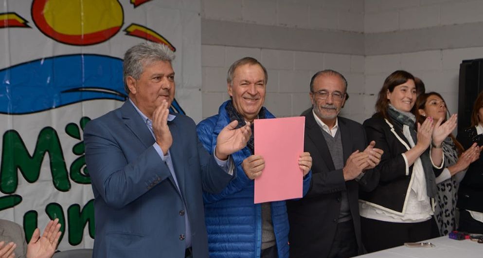 Schiaretti-firmó-convenio-por-obras-cloacales-11-993x530