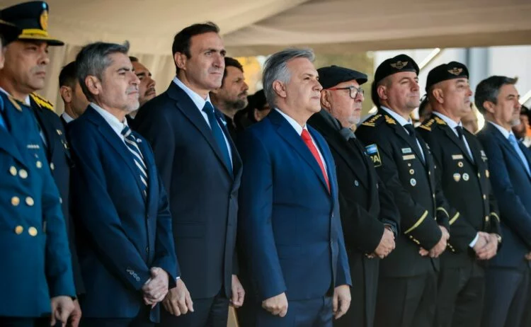 Mas-de-1.400-cadetes-de-fuerzas-de-seguridad-juraron-lealtad-a-la-Bandera-en-Cordoba-750x462-optimized