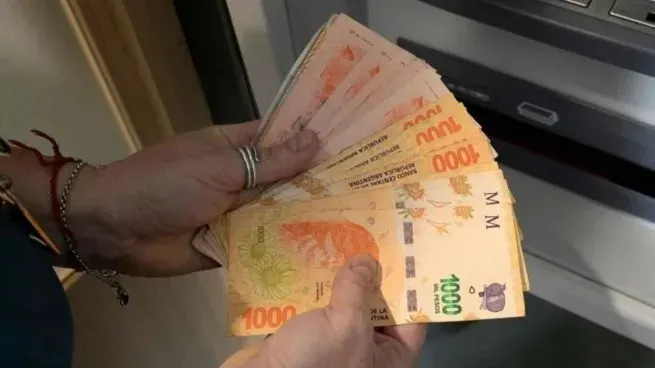 sueldo-pesos-dinerojpg